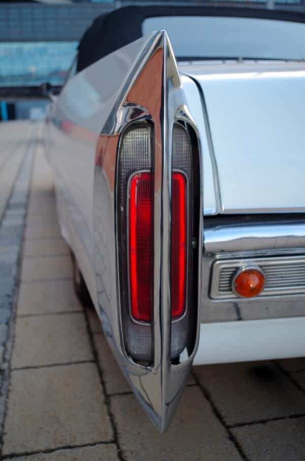 Cadillac DeVille 1966 Rückleuchte links