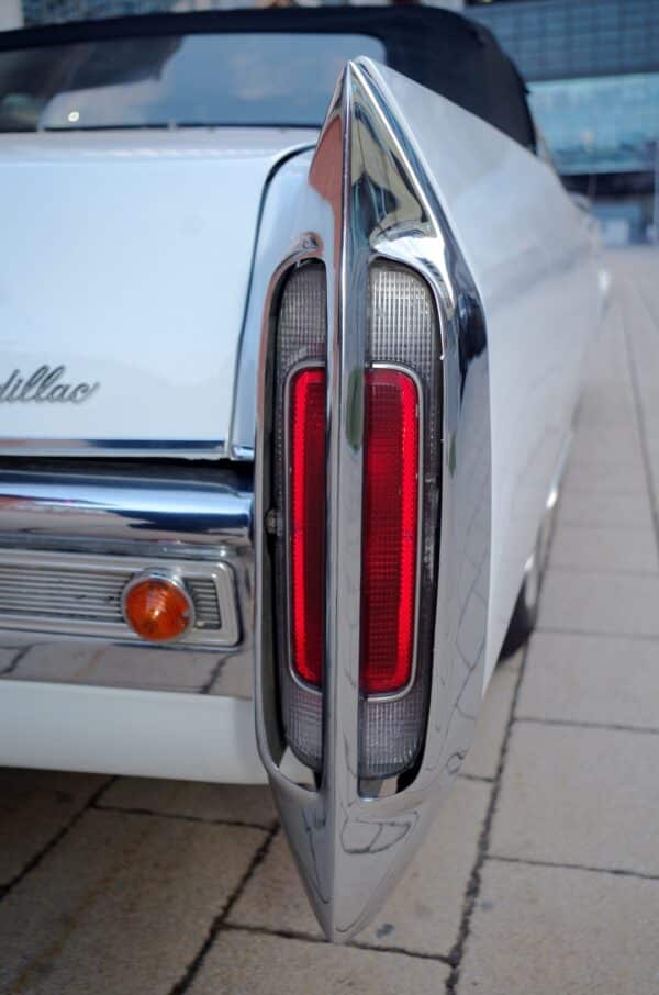 Cadillac DeVille 1966 Rücklichter rechts