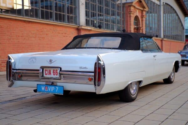 Cadillac DeVille 1966 schräg hinten rechts