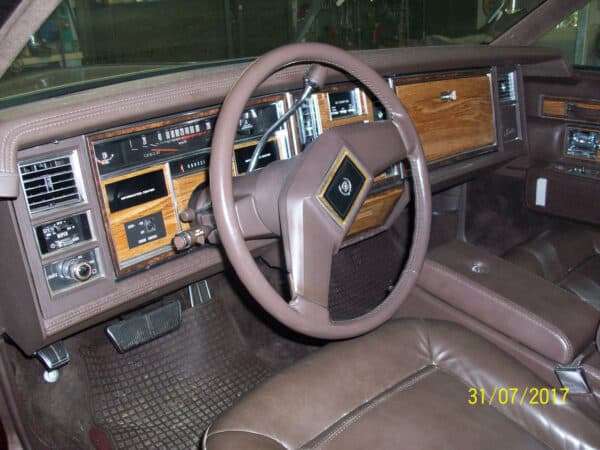 Cadillac Seville Elegant 1983 vordere Sitzbank