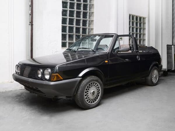Fiat Ritmo Bertone Cabrio, Baujahr 1983 schwarz schräg vorne
