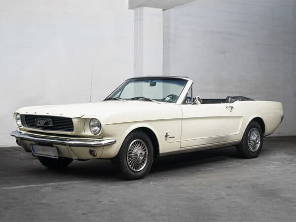 Ford Mustang 1966 Cabriolet schräg vorne