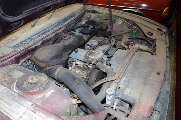 Peugeot 604 STI rot Motor